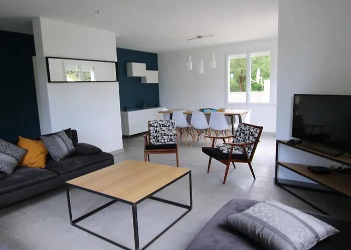 Maison Bord De 8 Pers Loumasuzde