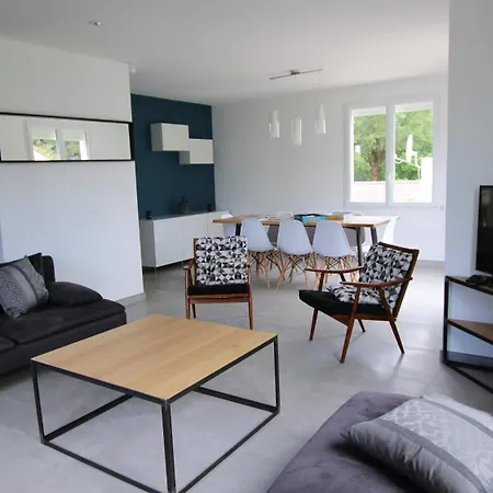 Maison Bord De 8 Pers Loumasuzde