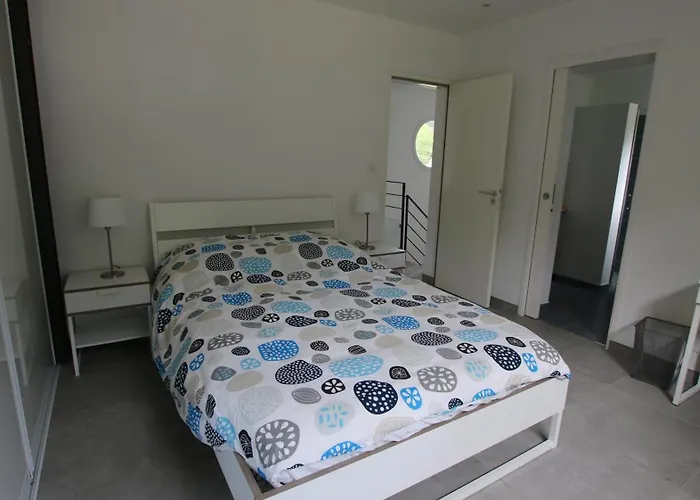 Maison Bord De 8 Pers Loumasuzde